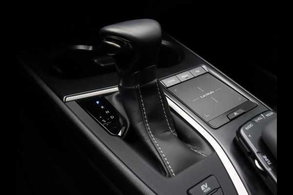 Lexus UX 250h Preference Line | Stoelverwarming | Parkeersensoren | Trekh