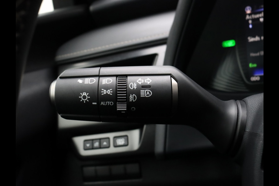 Lexus UX 250h Preference Line | Stoelverwarming | Parkeersensoren | Trekh