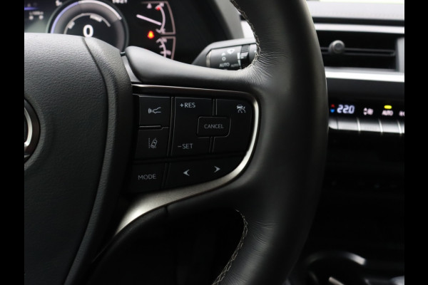 Lexus UX 250h Preference Line | Stoelverwarming | Parkeersensoren | Trekh