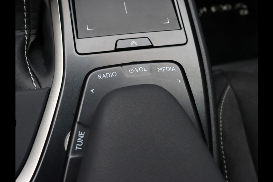 Lexus UX 250h Preference Line | Stoelverwarming | Parkeersensoren | Trekh