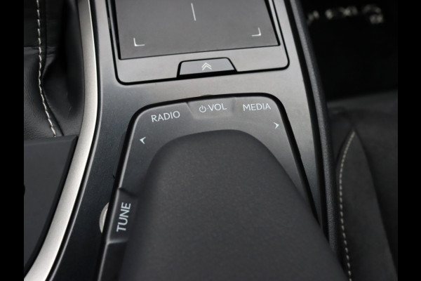 Lexus UX 250h Preference Line | Stoelverwarming | Parkeersensoren | Trekh