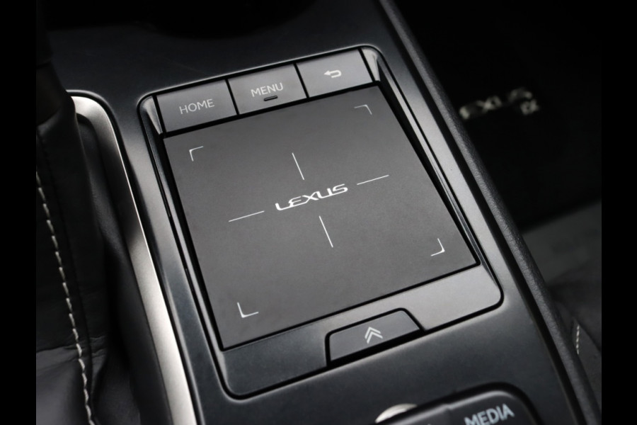 Lexus UX 250h Preference Line | Stoelverwarming | Parkeersensoren | Trekh