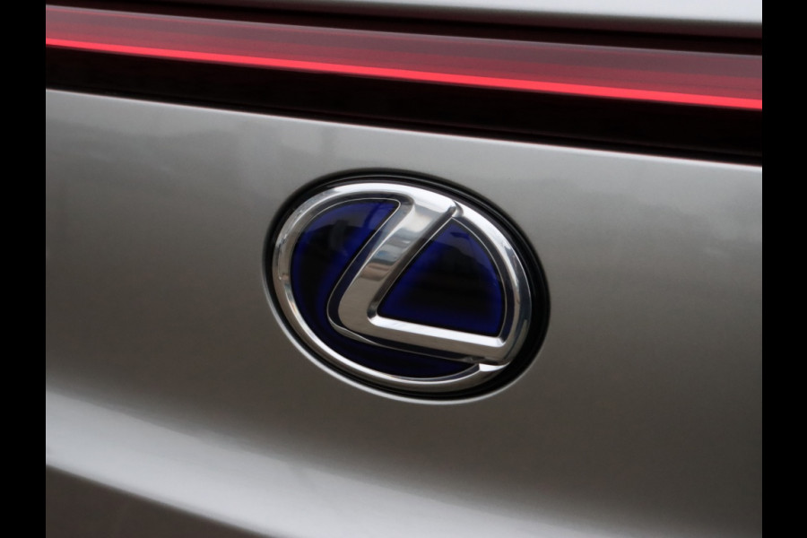 Lexus UX 250h Preference Line | Stoelverwarming | Parkeersensoren | Trekh
