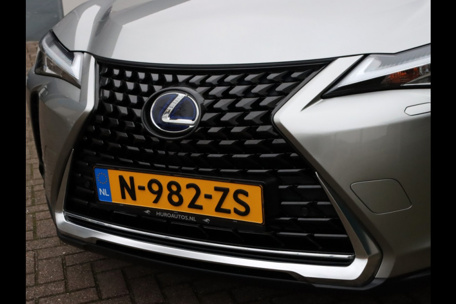 Lexus UX 250h Preference Line | Stoelverwarming | Parkeersensoren | Trekh
