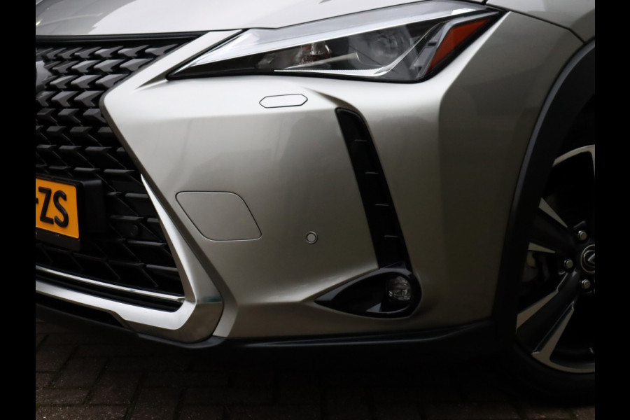 Lexus UX 250h Preference Line | Stoelverwarming | Parkeersensoren | Trekh
