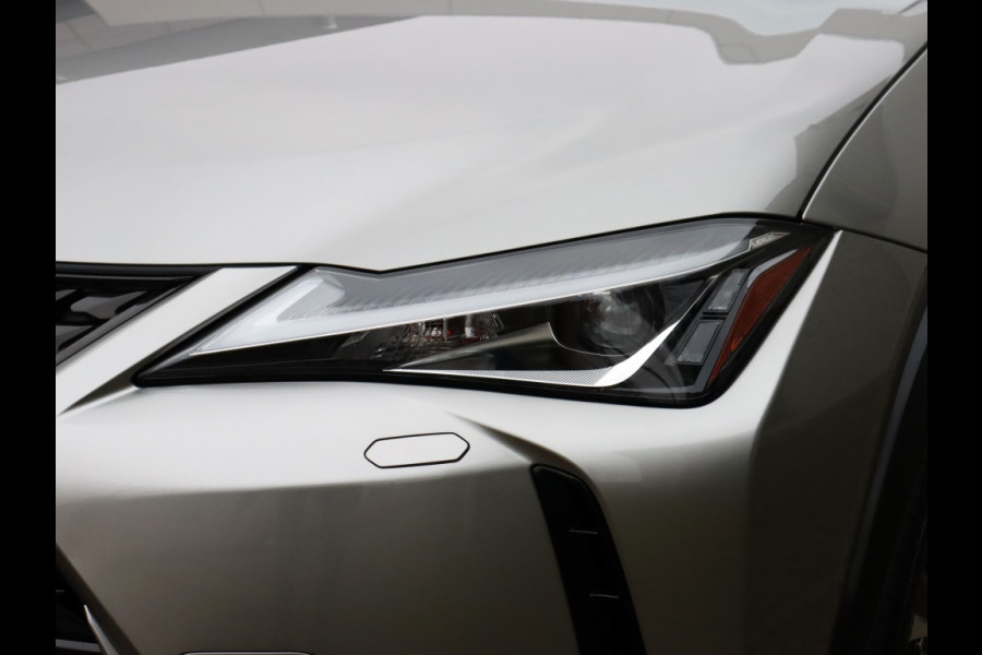 Lexus UX 250h Preference Line | Stoelverwarming | Parkeersensoren | Trekh