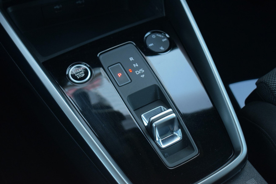 Audi A3 Sportback 35 TFSI S edition | 2x S-Line | Virtual | Stoelverwarming | Climate