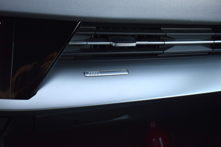 Audi A3 Sportback 35 TFSI S edition | 2x S-Line | Virtual | Stoelverwarming | Climate