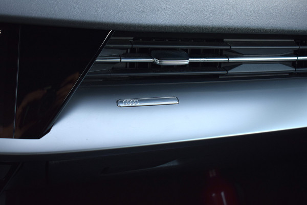 Audi A3 Sportback 35 TFSI S edition | 2x S-Line | Virtual | Stoelverwarming | Climate
