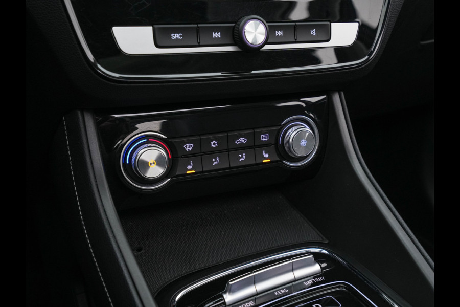 MG ZS EV Luxury 45 kWh (INCL-BTW) *PANO | FULL-LEATHER | CCS-FASTLOADER | KEYLESS | NAVI-FULLMAP | ADAPTIVE-CRUISE | CAMERA | HEATED-SEATS | CARPLAY | LANE-ASSIST | DAB | SPORT-SEATS | 18"ALU*