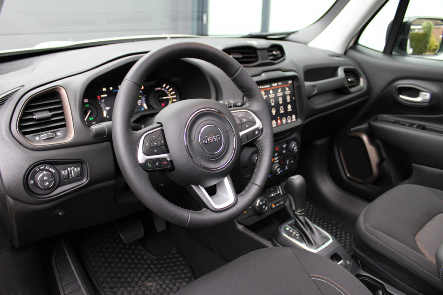 Jeep Renegade 4xe 240 Plug-in Hybrid Electric Upland | Panoramadak | Winterpakket | Led | Camera | Parkeer assistent