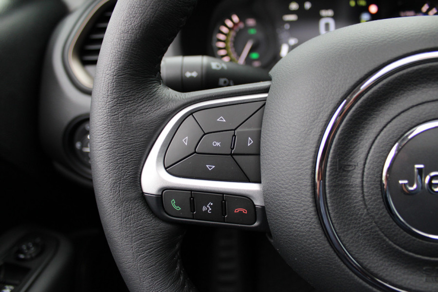 Jeep Renegade 4xe 240 Plug-in Hybrid Electric Upland | Panoramadak | Winterpakket | Led | Camera | Parkeer assistent