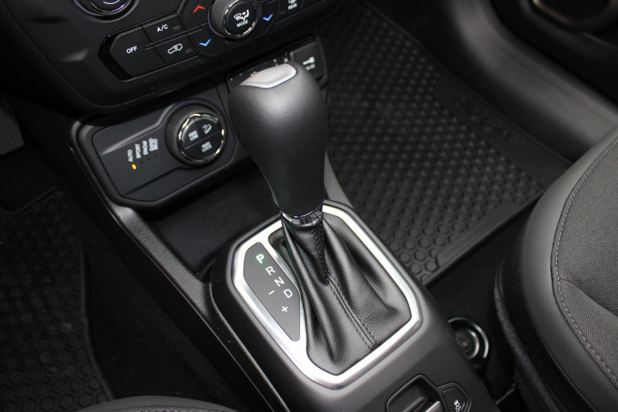 Jeep Renegade 4xe 240 Plug-in Hybrid Electric Upland | Panoramadak | Winterpakket | Led | Camera | Parkeer assistent
