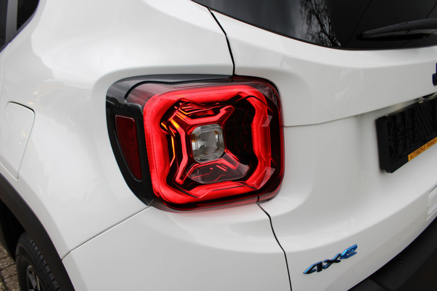 Jeep Renegade 4xe 240 Plug-in Hybrid Electric Upland | Panoramadak | Winterpakket | Led | Camera | Parkeer assistent