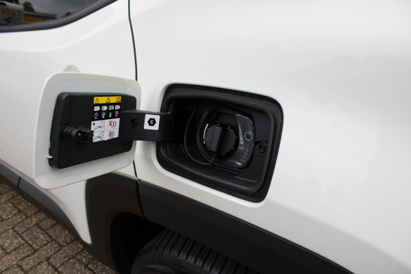 Jeep Renegade 4xe 240 Plug-in Hybrid Electric Upland | Panoramadak | Winterpakket | Led | Camera | Parkeer assistent