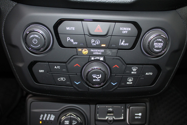 Jeep Renegade 4xe 240 Plug-in Hybrid Electric Upland | Panoramadak | Winterpakket | Led | Camera | Parkeer assistent