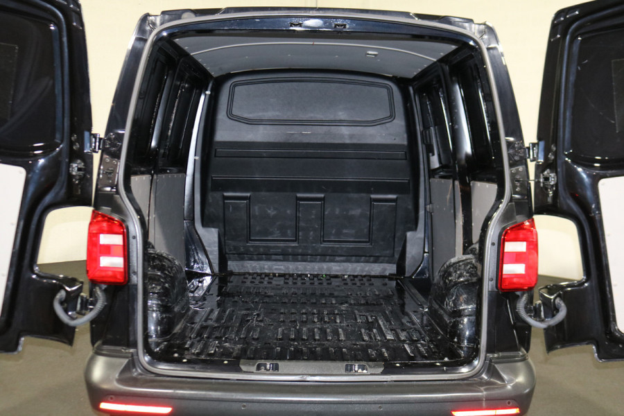 Volkswagen Transporter 2.0 TDI L1 H1 150pk Airco Navigatie