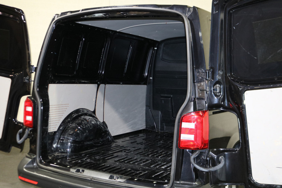 Volkswagen Transporter 2.0 TDI L1 H1 150pk Airco Navigatie
