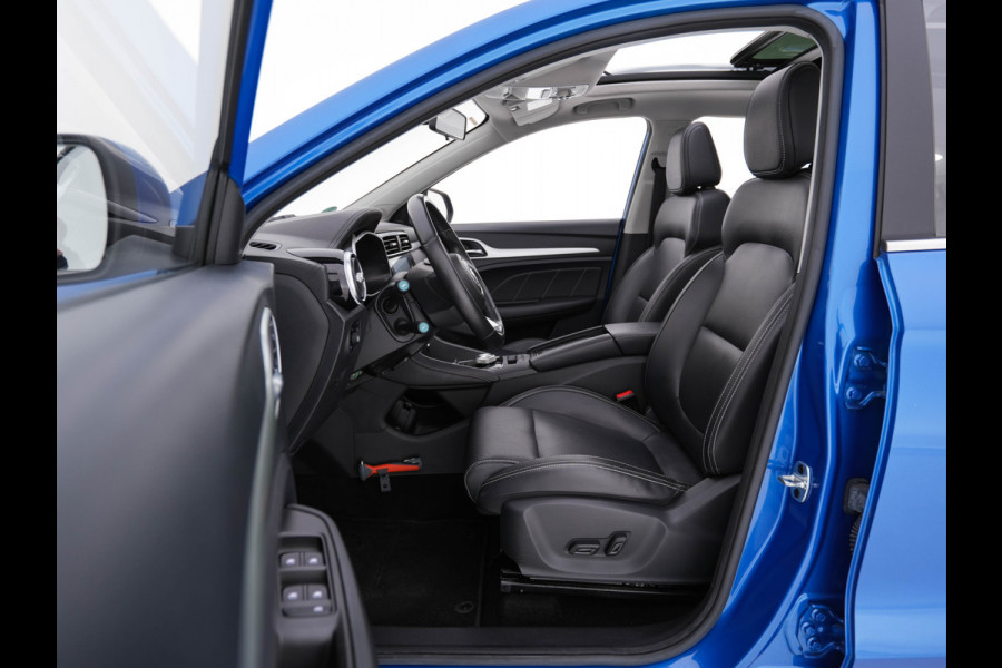 MG ZS EV Luxury 45 kWh (INCL-BTW) *PANO | FULL-LEATHER | CCS-FASTLOADER | KEYLESS | NAVI-FULLMAP | ADAPTIVE-CRUISE | CAMERA | HEATED-SEATS | CARPLAY | LANE-ASSIST | SPORT-SEATS | 17"ALU*