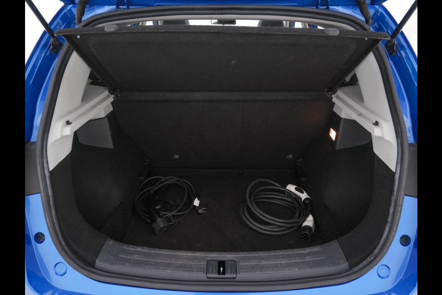 MG ZS EV Luxury 45 kWh (INCL-BTW) *PANO | FULL-LEATHER | CCS-FASTLOADER | KEYLESS | NAVI-FULLMAP | ADAPTIVE-CRUISE | CAMERA | HEATED-SEATS | CARPLAY | LANE-ASSIST | SPORT-SEATS | 17"ALU*
