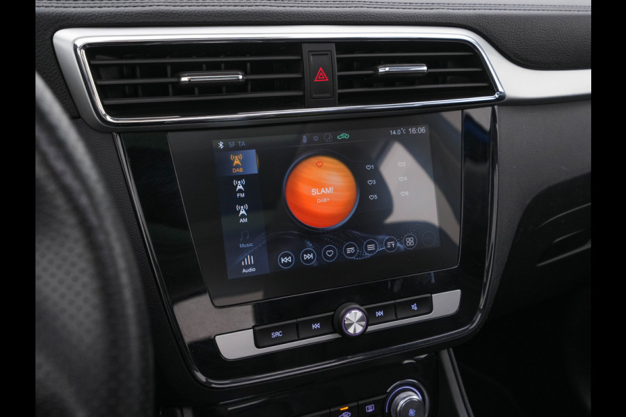 MG ZS EV Luxury 45 kWh (INCL-BTW) *PANO | FULL-LEATHER | CCS-FASTLOADER | KEYLESS | NAVI-FULLMAP | ADAPTIVE-CRUISE | CAMERA | HEATED-SEATS | CARPLAY | LANE-ASSIST | SPORT-SEATS | 17"ALU*