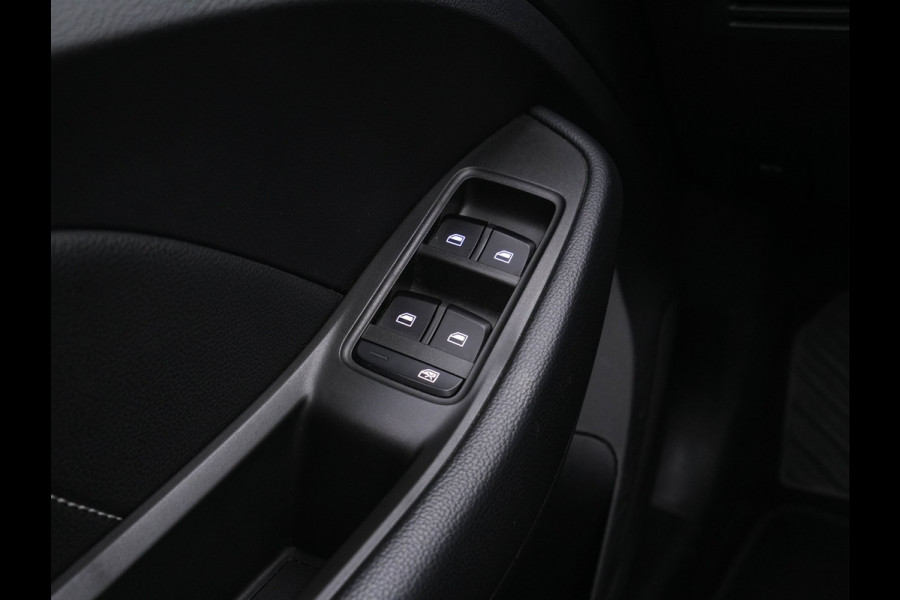 MG ZS EV Luxury 45 kWh (INCL-BTW) *PANO | FULL-LEATHER | CCS-FASTLOADER | KEYLESS | NAVI-FULLMAP | ADAPTIVE-CRUISE | CAMERA | HEATED-SEATS | CARPLAY | LANE-ASSIST | SPORT-SEATS | 17"ALU*
