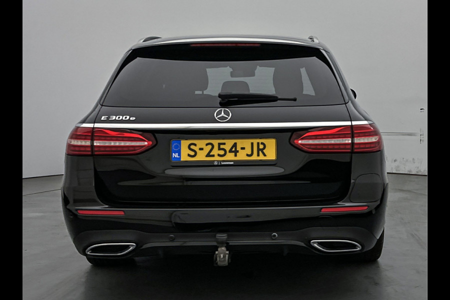 Mercedes-Benz E-Klasse Estate 300 e AMG Line | Panoramadak | Multispaaks lichtmetalen velgen | MBUX wide screen | Navigatie | Parking support | Inclusief 24 maanden MB Certified garantie voor Europa.