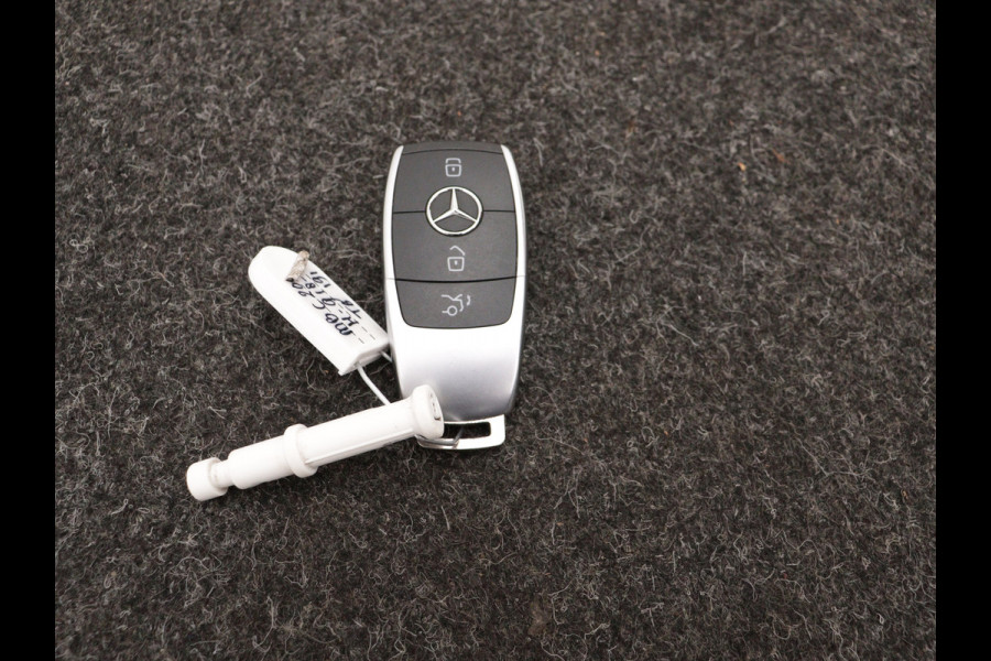 Mercedes-Benz C-Klasse Cabrio 200 Premium Plus Pack | 5 spaaks lichtmetalen velgen | Navigatie | Parking support met Camera achter | Louwman Basispakket  met 1 jaar Bovag Garantie.