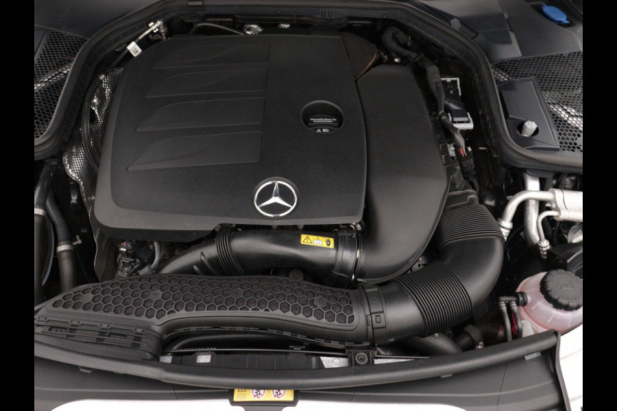 Mercedes-Benz C-Klasse Cabrio 200 Premium Plus Pack | 5 spaaks lichtmetalen velgen | Navigatie | Parking support met Camera achter | Louwman Basispakket  met 1 jaar Bovag Garantie.