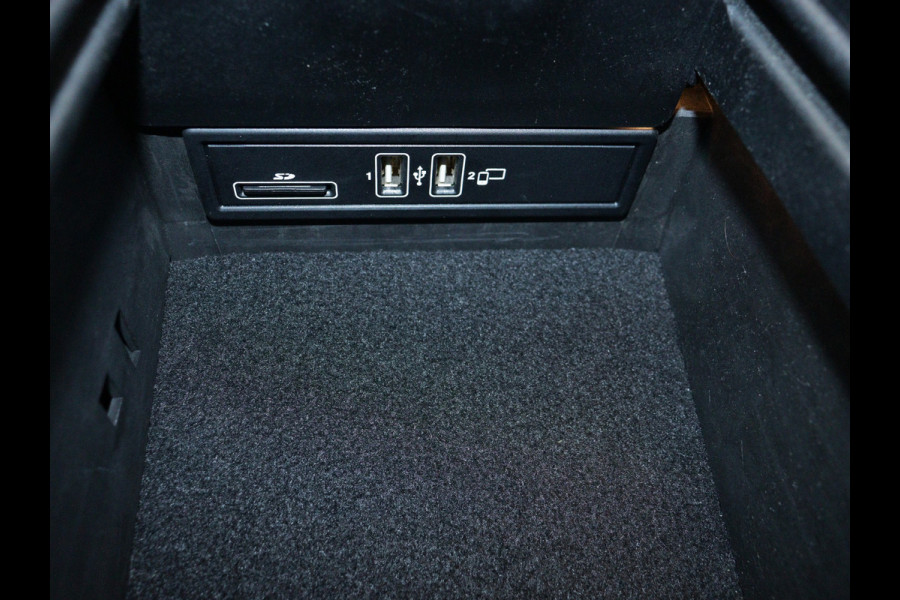 Mercedes-Benz C-Klasse Cabrio 200 Premium Plus Pack | 5 spaaks lichtmetalen velgen | Navigatie | Parking support met Camera achter | Louwman Basispakket  met 1 jaar Bovag Garantie.