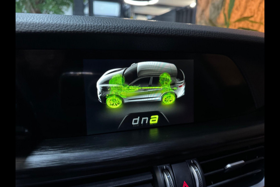 Alfa Romeo Stelvio 2.0 T AWD Super Q4 Garantie Camera PDC Leder Elek Achterklep DAB LED Cruise Clima Navi Rijklaar