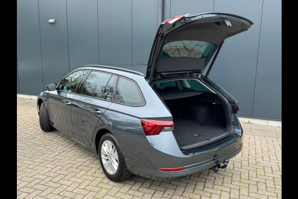 Škoda Octavia Combi * Trekhaak * Visueel Cockpit * AppleCarPlay * Pdc Voor + Achter *