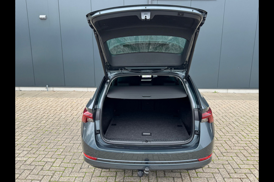 Škoda Octavia Combi * Trekhaak * Visueel Cockpit * AppleCarPlay * Pdc Voor + Achter *