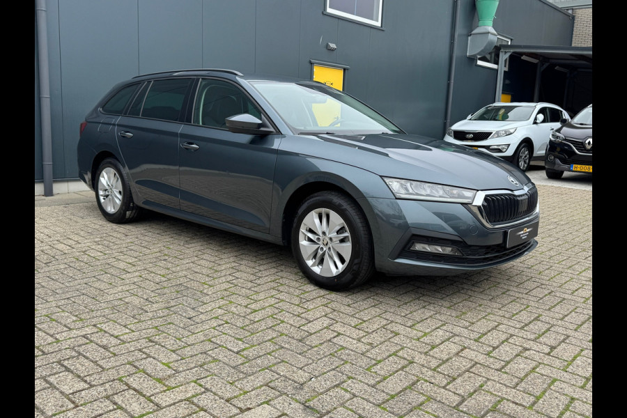 Škoda Octavia Combi * Trekhaak * Visueel Cockpit * AppleCarPlay * Pdc Voor + Achter *