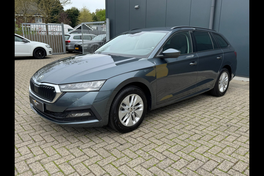 Škoda Octavia Combi * Trekhaak * Visueel Cockpit * AppleCarPlay * Pdc Voor + Achter *