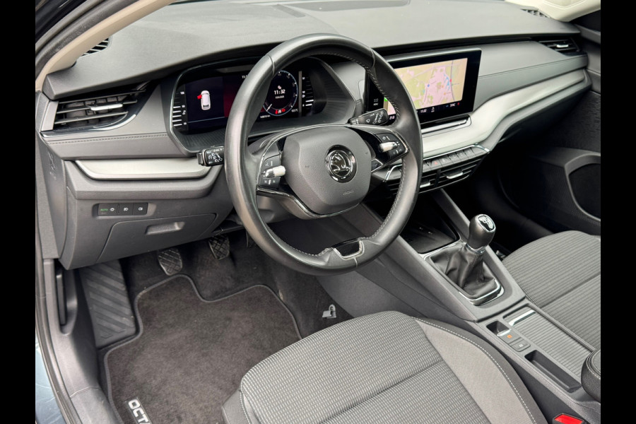 Škoda Octavia Combi * Trekhaak * Visueel Cockpit * AppleCarPlay * Pdc Voor + Achter *
