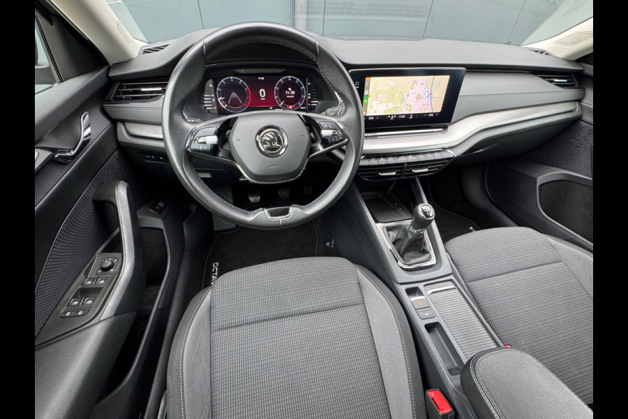 Škoda Octavia Combi * Trekhaak * Visueel Cockpit * AppleCarPlay * Pdc Voor + Achter *