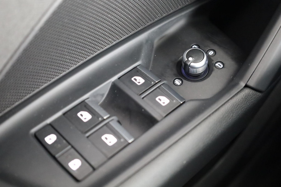 Audi A3 Sportback 30 TFSI Advanced edition 110 pk S-tronic | Verlengde garantie | Navigatie | Parkeersensoren achter | Cruise control | Stoelverwarming | Full-LED koplampen |