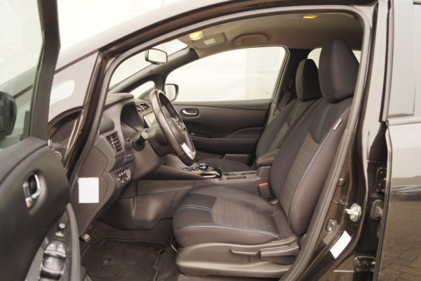 Nissan Leaf N-Connecta 40kWh -NAVI-ECC-PDC-CAM-