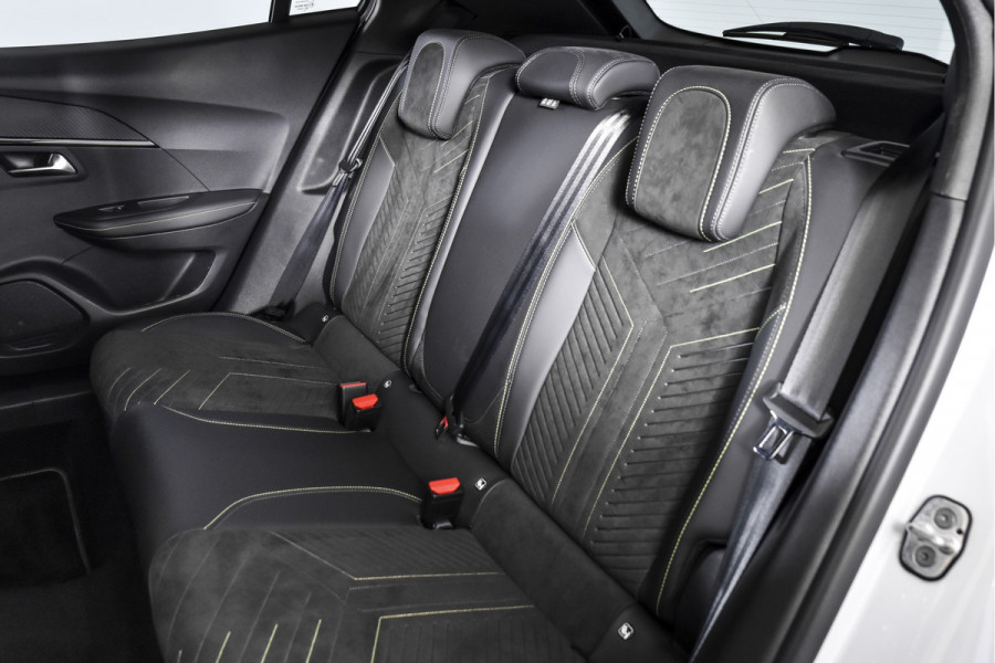 Peugeot 2008 1.2 PureTech 130 PK GT - Automaat | Dig. Cockpit | Adapt. Cruise | Elek. stoel | Stoelverw. | PDC | Camera | NAV + App. Connect | ECC | LM 17" | 6663