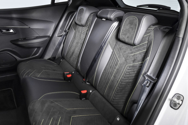 Peugeot 2008 1.2 PureTech 130 PK GT - Automaat | Dig. Cockpit | Adapt. Cruise | Elek. stoel | Stoelverw. | PDC | Camera | NAV + App. Connect | ECC | LM 17" | 6663