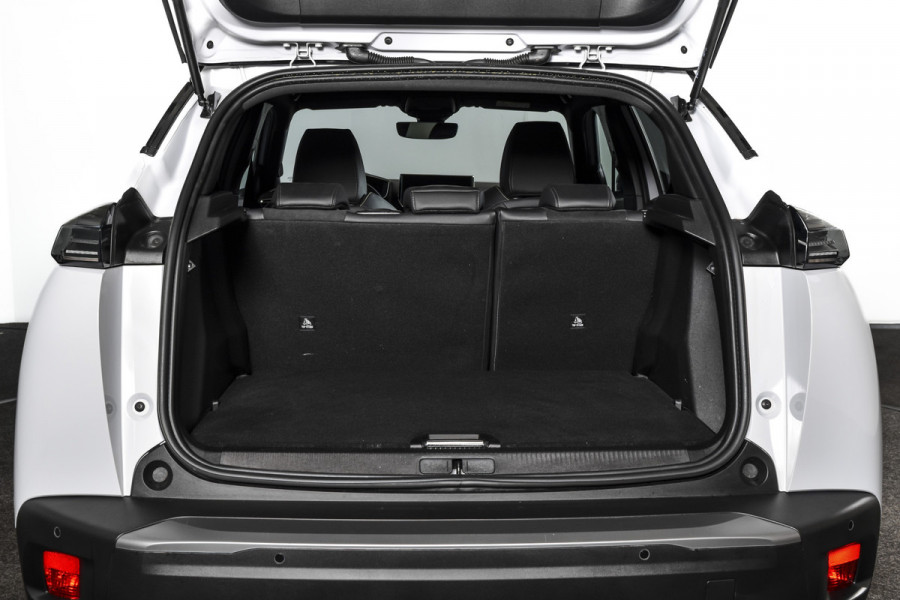 Peugeot 2008 1.2 PureTech 130 PK GT - Automaat | Dig. Cockpit | Adapt. Cruise | Elek. stoel | Stoelverw. | PDC | Camera | NAV + App. Connect | ECC | LM 17" | 6663