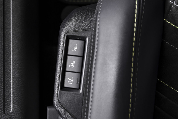 Peugeot 2008 1.2 PureTech 130 PK GT - Automaat | Dig. Cockpit | Adapt. Cruise | Elek. stoel | Stoelverw. | PDC | Camera | NAV + App. Connect | ECC | LM 17" | 6663