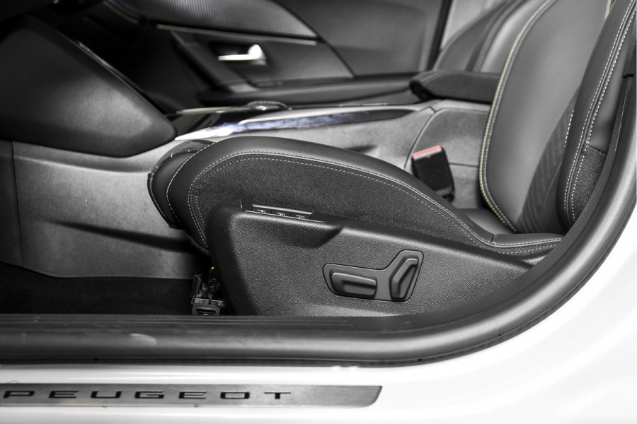 Peugeot 2008 1.2 PureTech 130 PK GT - Automaat | Dig. Cockpit | Adapt. Cruise | Elek. stoel | Stoelverw. | PDC | Camera | NAV + App. Connect | ECC | LM 17" | 6663