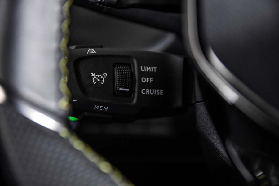 Peugeot 2008 1.2 PureTech 130 PK GT - Automaat | Dig. Cockpit | Adapt. Cruise | Elek. stoel | Stoelverw. | PDC | Camera | NAV+App. Connect | Auto. Airco | LM 17"| 6653