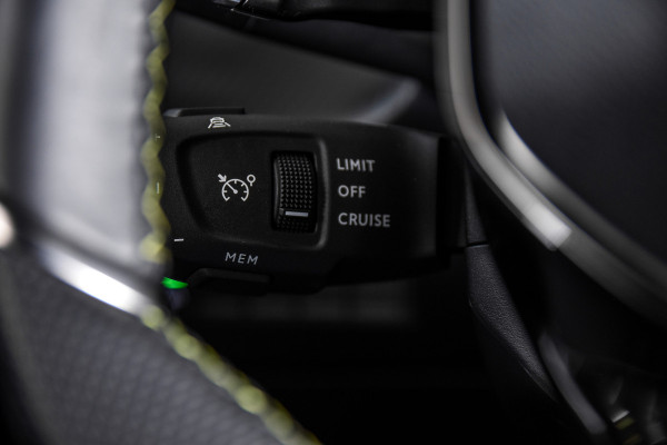 Peugeot 2008 1.2 PureTech 130 PK GT - Automaat | Dig. Cockpit | Adapt. Cruise | Elek. stoel | Stoelverw. | PDC | Camera | NAV+App. Connect | Auto. Airco | LM 17"| 6653