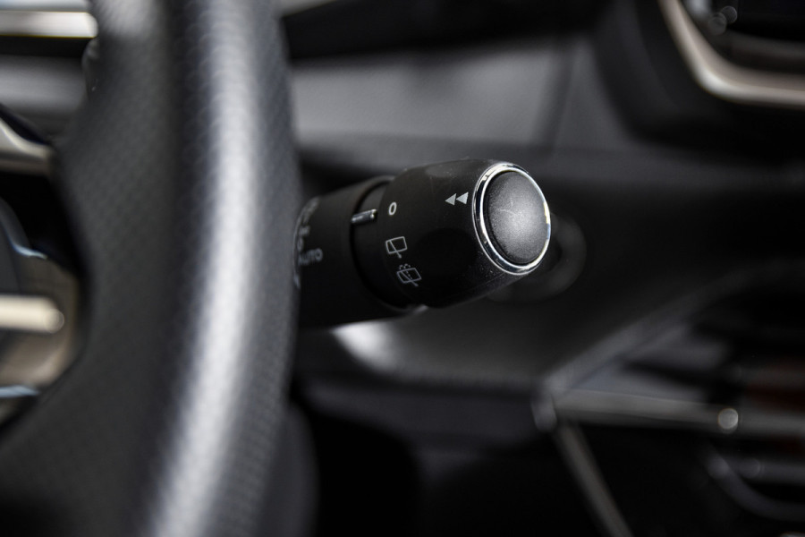 Peugeot 2008 1.2 PureTech 130 PK GT - Automaat | Dig. Cockpit | Adapt. Cruise | Elek. stoel | Stoelverw. | PDC | Camera | NAV+App. Connect | Auto. Airco | LM 17"| 6653