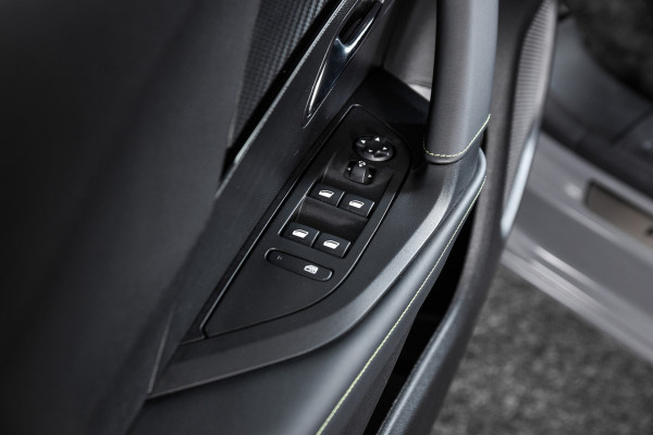 Peugeot 2008 1.2 PureTech 130 PK GT - Automaat | Dig. Cockpit | Adapt. Cruise | Elek. stoel | Stoelverw. | PDC | Camera | NAV+App. Connect | Auto. Airco | LM 17"| 6653