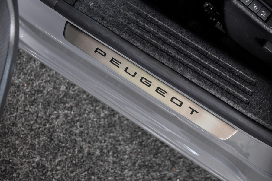 Peugeot 2008 1.2 PureTech 130 PK GT - Automaat | Dig. Cockpit | Adapt. Cruise | Elek. stoel | Stoelverw. | PDC | Camera | NAV+App. Connect | Auto. Airco | LM 17"| 6653