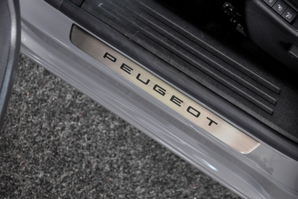 Peugeot 2008 1.2 PureTech 130 PK GT - Automaat | Dig. Cockpit | Adapt. Cruise | Elek. stoel | Stoelverw. | PDC | Camera | NAV+App. Connect | Auto. Airco | LM 17"| 6653